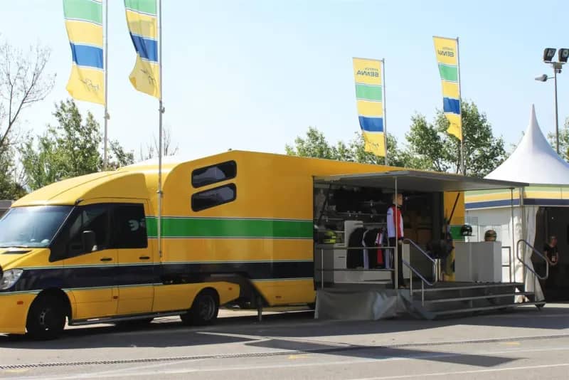 Ayrton Senna Official Shop, Mobiler Ayrton Senna Official Shop feiert Premiere auf Europas Rennstrecken